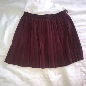 H&M pleated maroon skirt